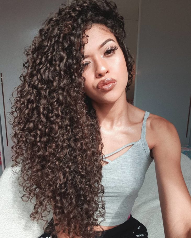 Para cabelos longos cacheados o repicado Ž indicado para 2020