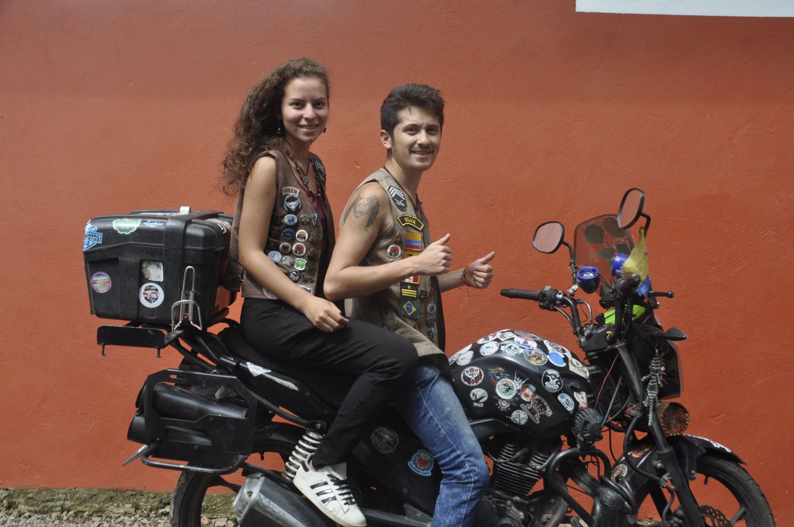 Casal já conheceu diversos países, mas não saem do Brasil antes de acharem um lugar para morar