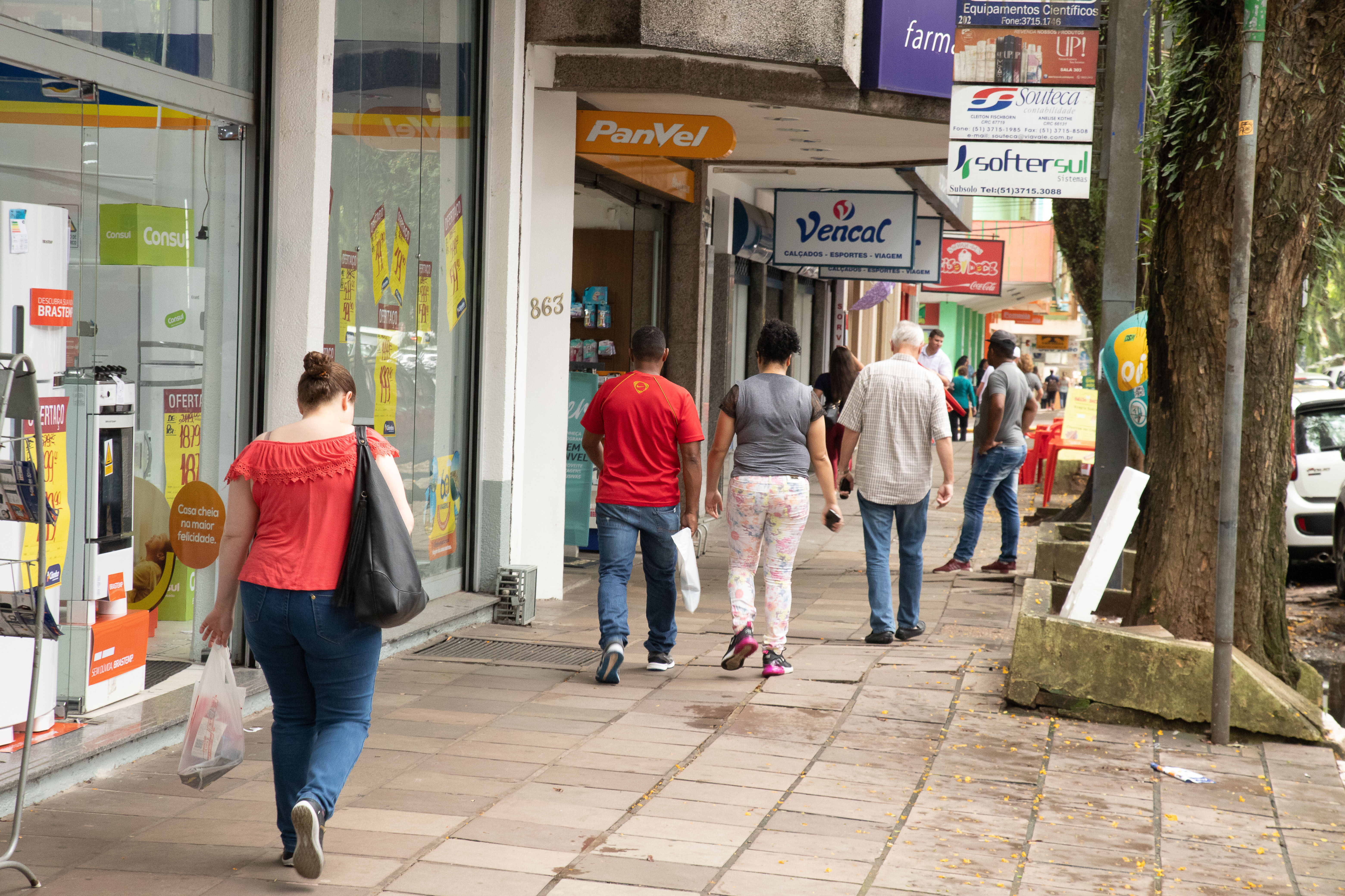 Nesta sexta-feira, 15, o comércio está fechado. No sábado, 16, abre normalmente 