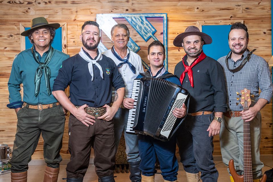 Entre as atrações da festa está o show com o grupo Fandangaço nesta quinta-feira, às 21 horas