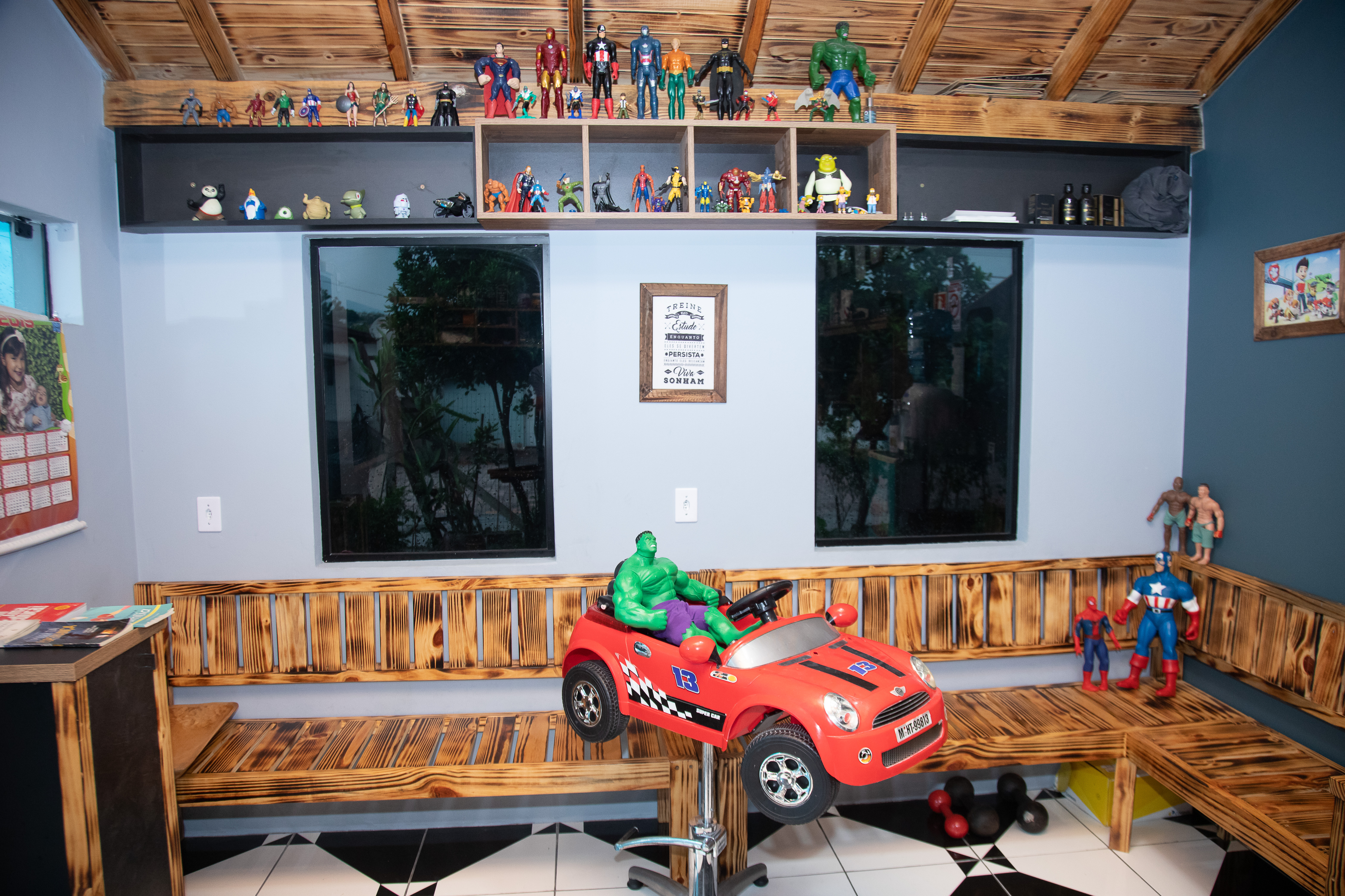 Daniel Soares presta um atendimento dedicado especialmente ˆs crianas