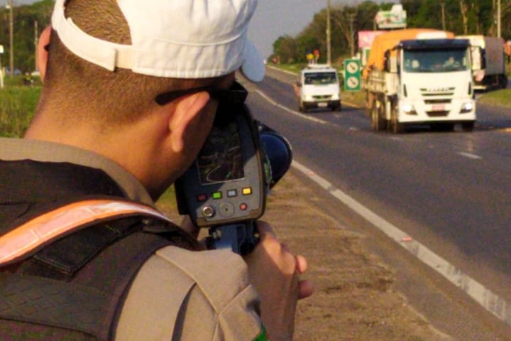 A Polícia Rodoviária Estadual (PRE) está com radares em pontos específicos