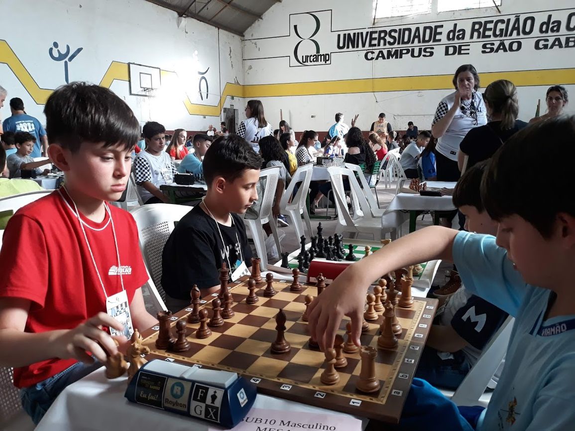 Equipe de Xadrez do Colégio Mauá participou da Final Nacional em São Gabriel e Raykon foi campeão na categoria