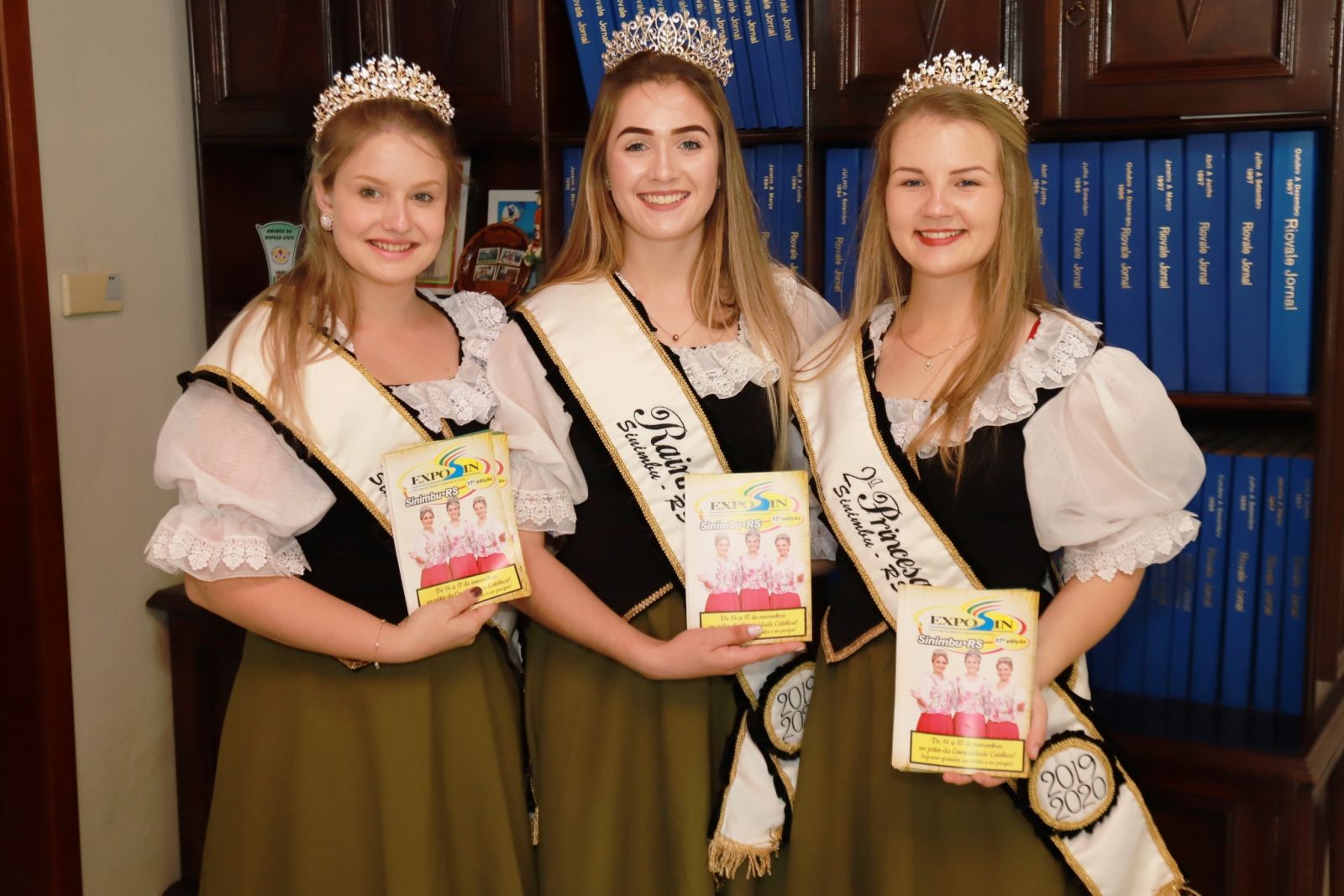 As soberanas da 17ª Exposin visitaram o Riovale na última sexta-feira para entregar a programação oficial 