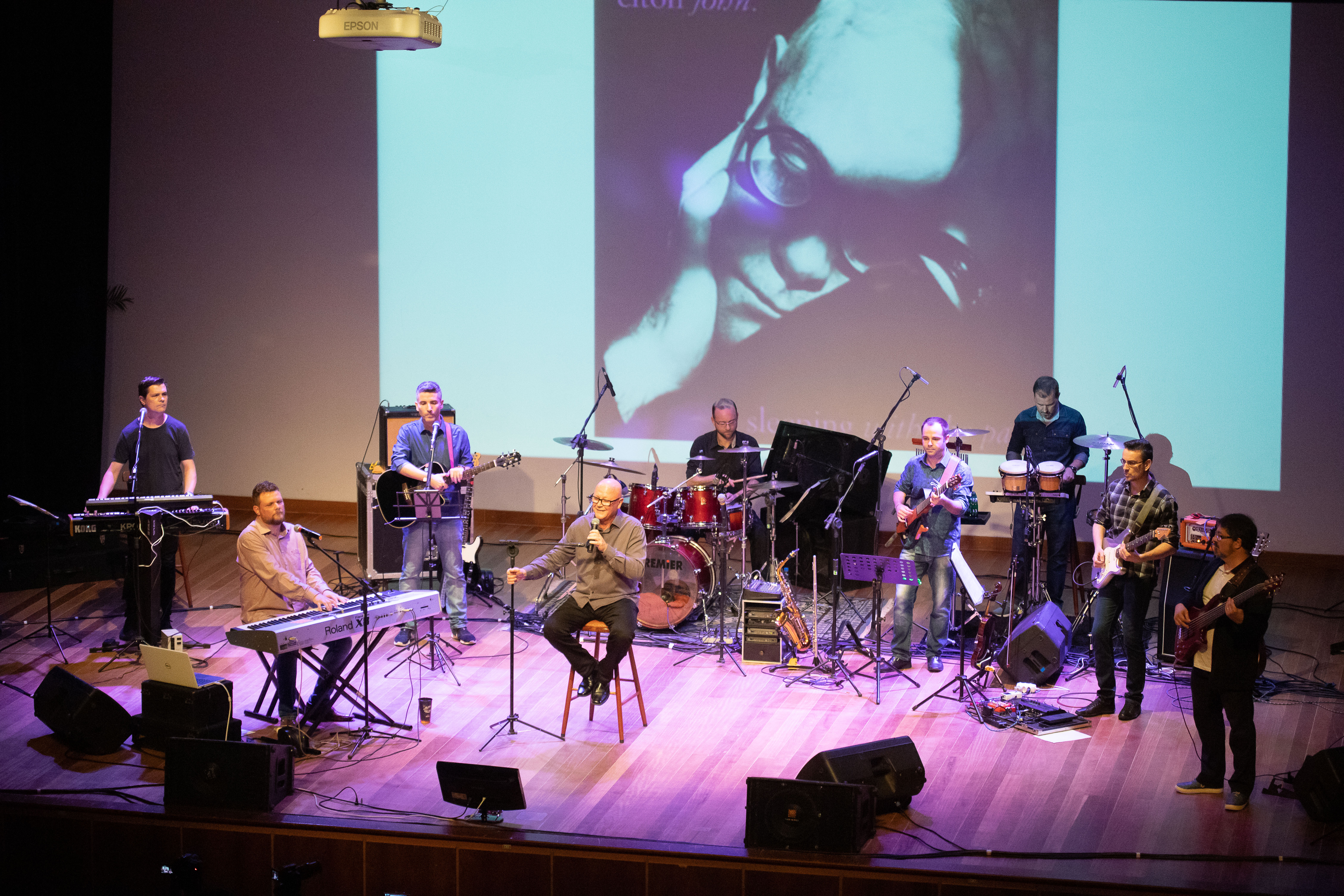 Os responsáveis por animar a plateia ao lado do vocalista Uli foram Diego Maracci, Samuel Weiss, André Dreher, Serginho Schimitt, Gilnei Ellwanger, Lucas Kist, Rafael Burgos, Gustavo Sehnem, Carlos Procat e Juliana Müller 