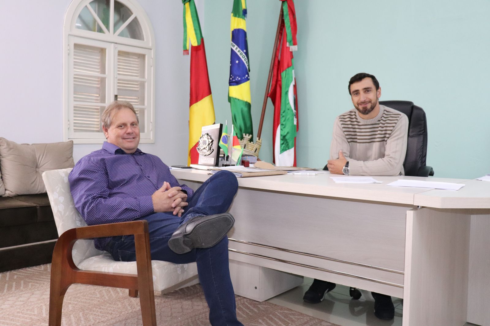 Prefeito André e vice Larri visitaram todos os deputados que fizeram votos no município em busca de recursos