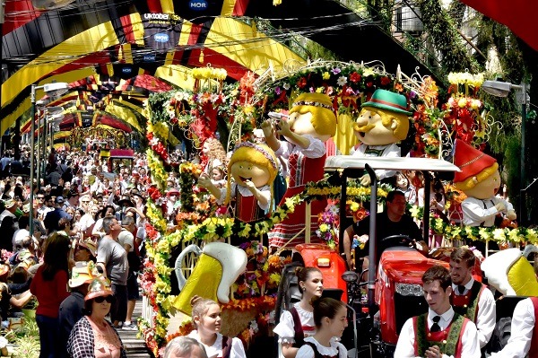 O evento que tem o tema História, Cultura e Tradição acontece no Parque da Oktoberfest até o dia 20 de outubro