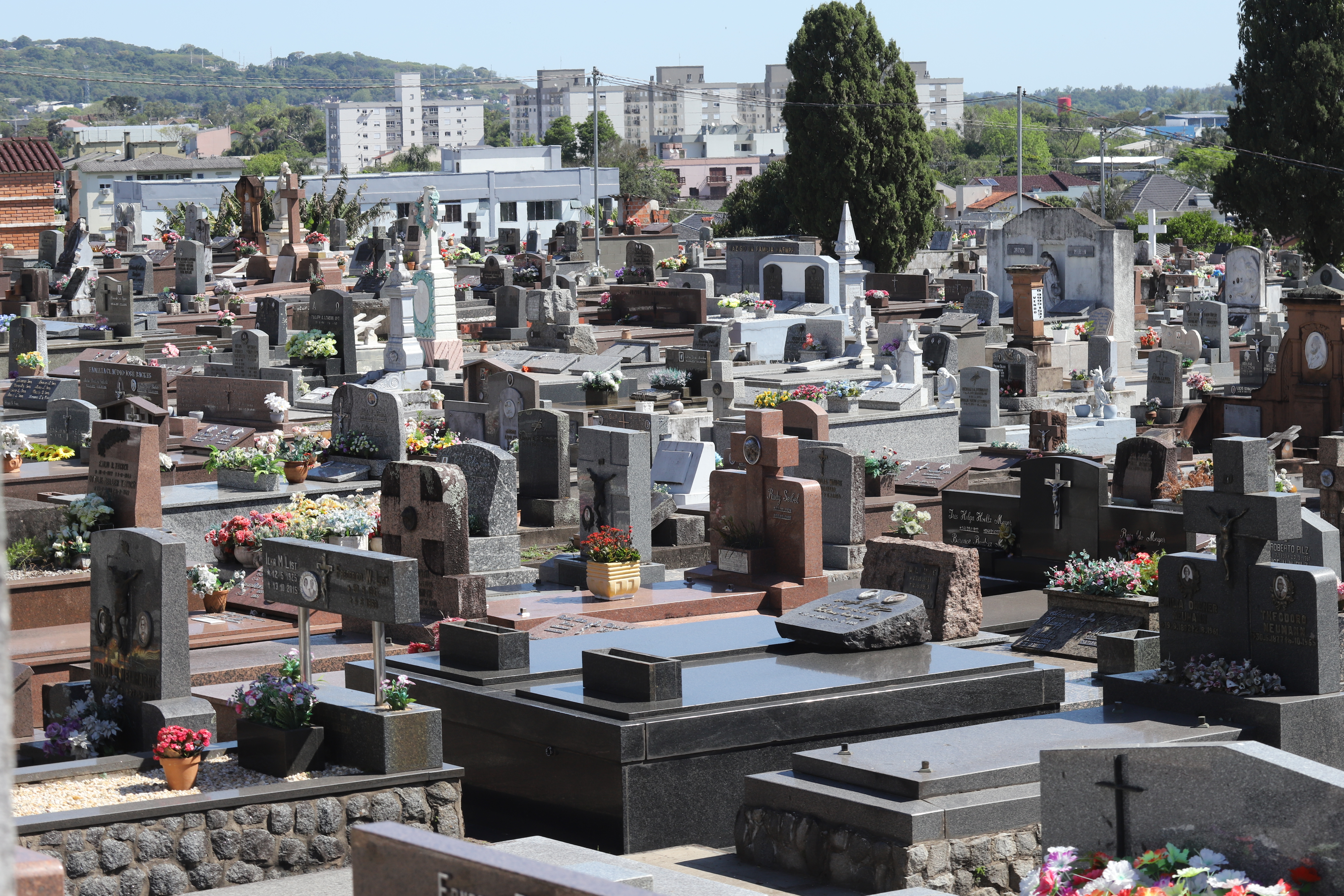 O CemitŽrio Municipal estar‡ aberto neste Dia de Finados das 6 horas ˆs 20 horas