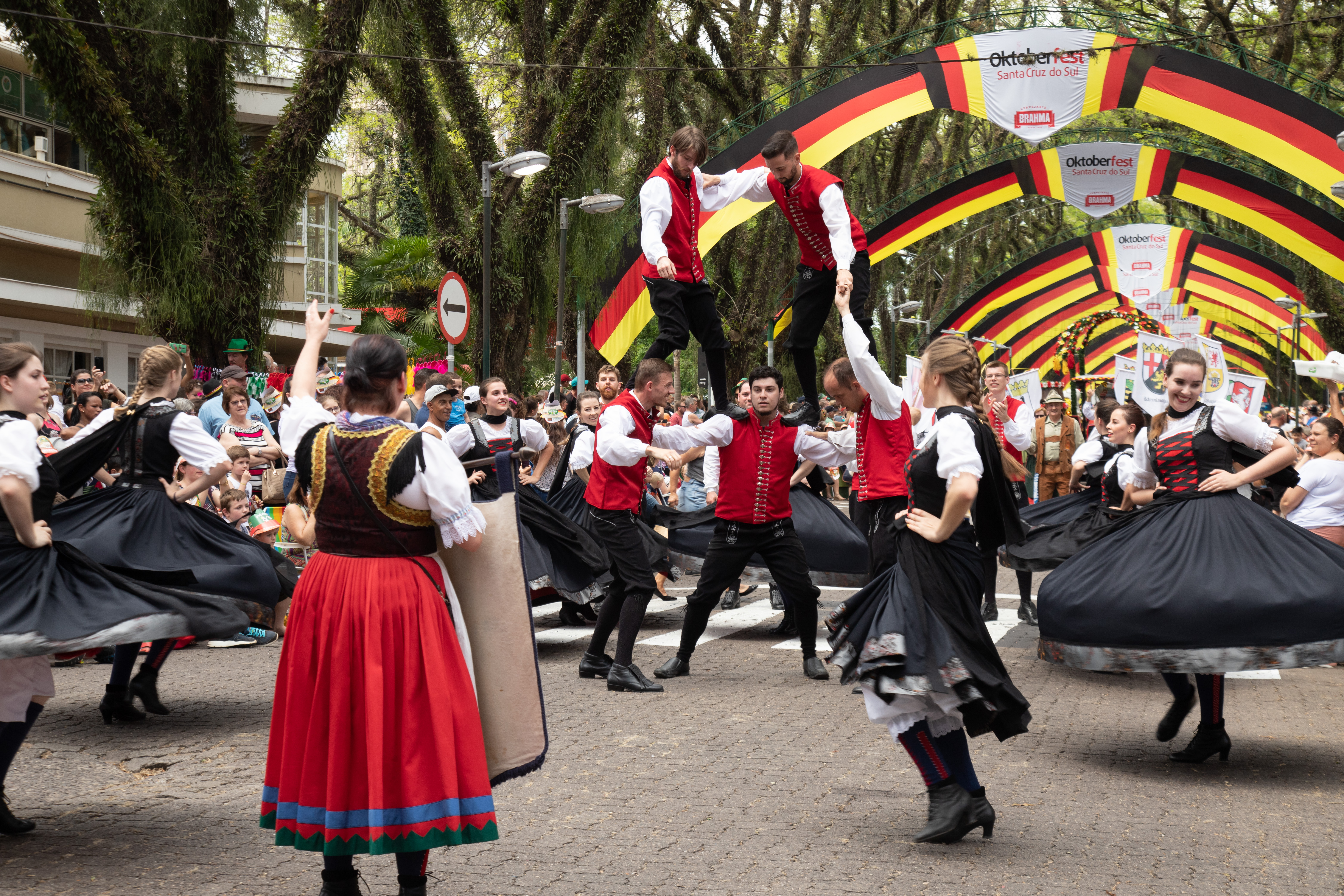 Segundo desfile desta edição acontece no domingo, às 10h30