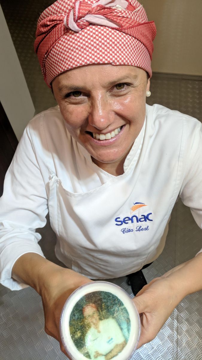 Máquina imprime selfie tirada na hora na espuma do chopp