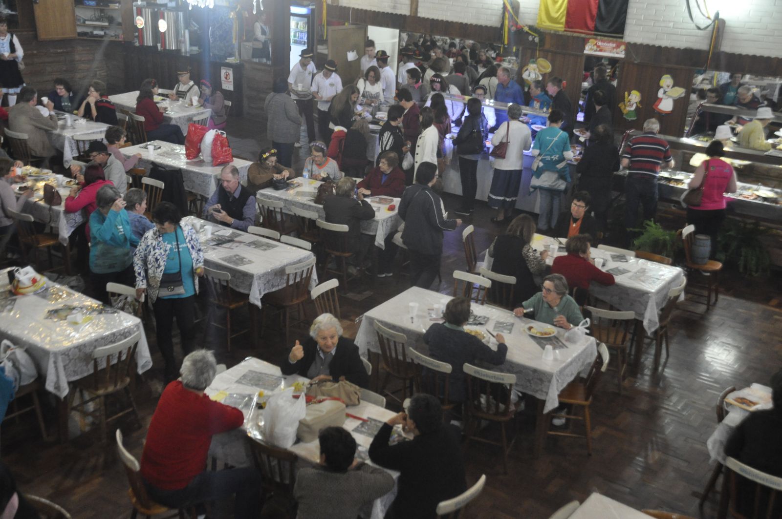 Terceira idade aqueceu o movimento do Café na terça-feira