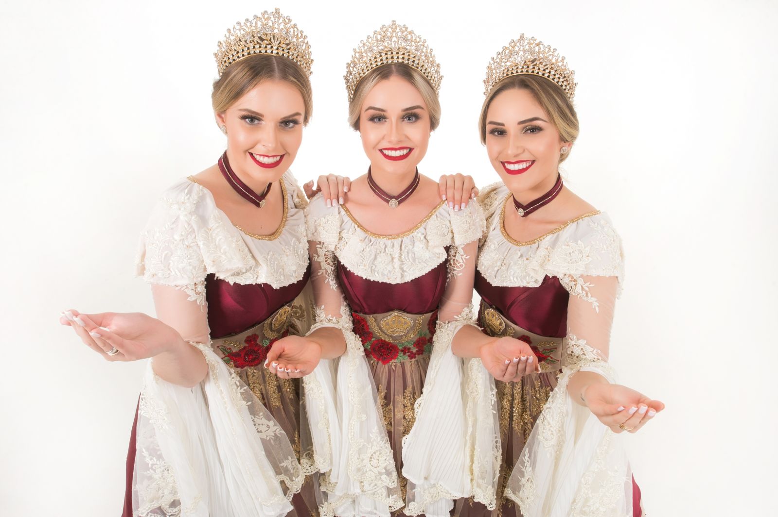 Rainha Ana Paula Bohnen e princesas Jayne Inês Heck e Graziela Schoeninger 