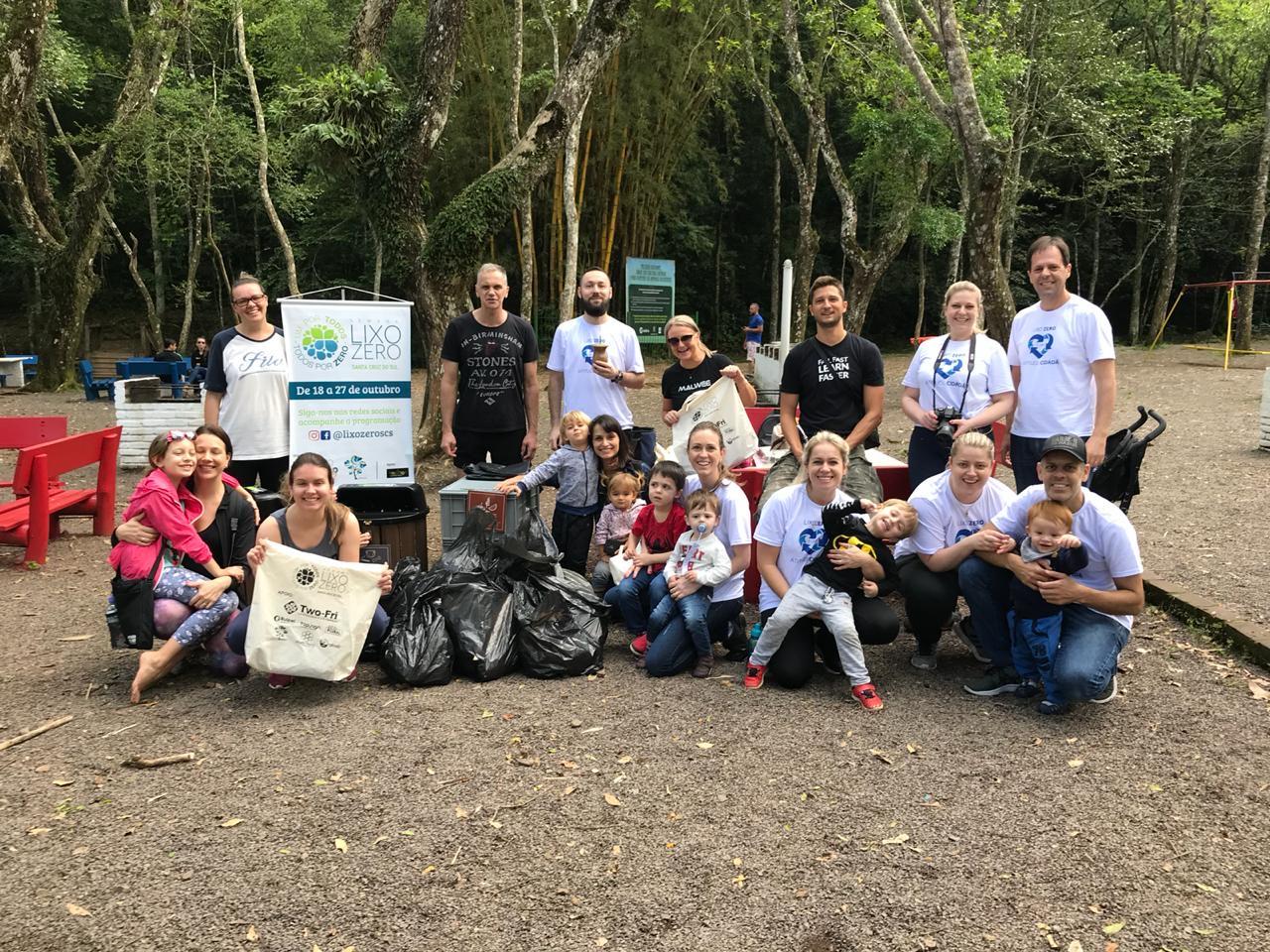 Durante trilha no Parque da Gruta foram coletados 16,50 quilos de resíduos