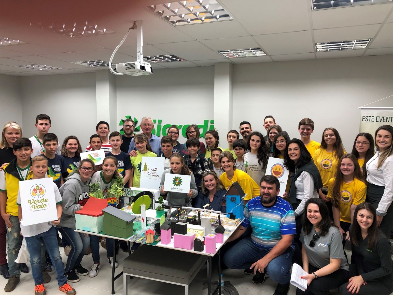 Protótipo de uma cidade sustentável foi apresentado por estudantes nesta terça-feira