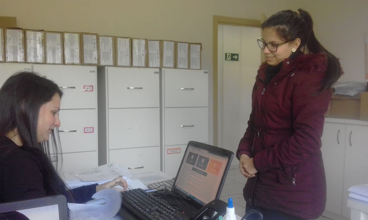 lgumas escolas municipais da região estão abertas à votação para quem tem dificuldade no acesso a internet e no celular