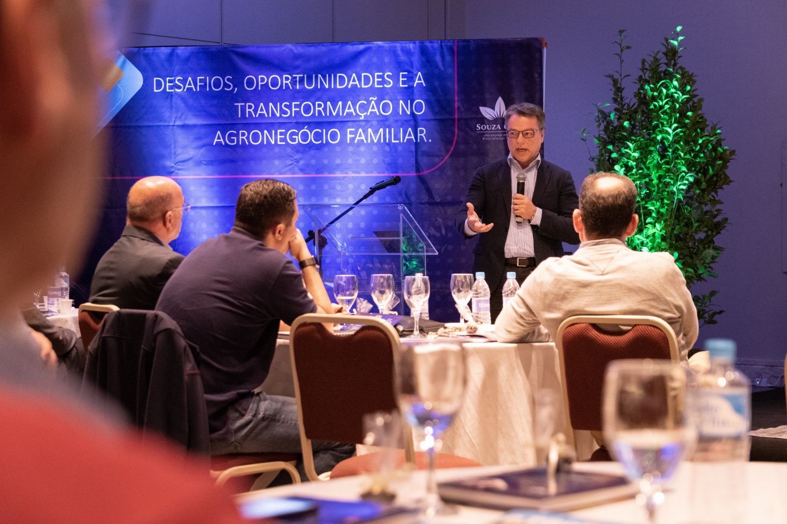 Seminário promovido pela Souza Cruz