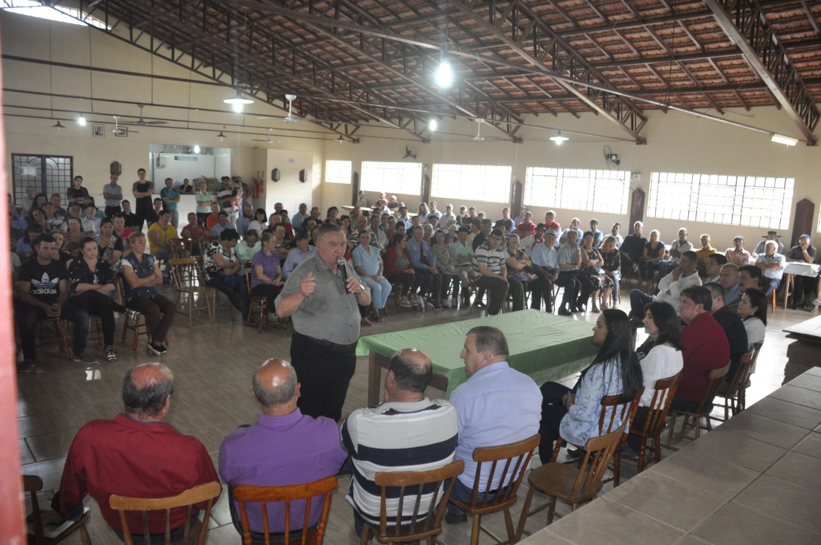Pavilhão da Comunidade São Nicolau foi lotado por moradores da região