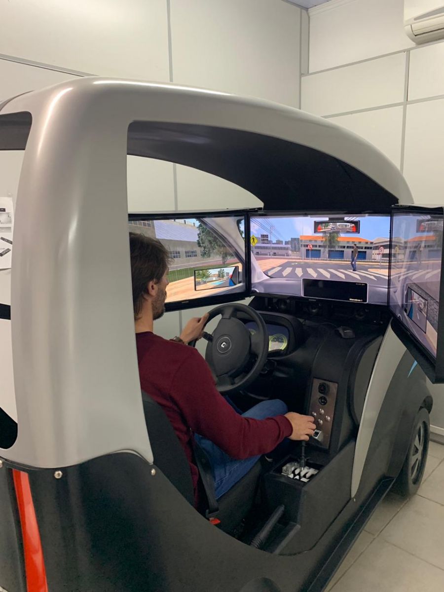 Enquanto não sai a decisão, quem se inscrever para a primeira habilitação pode optar em realizar as aulas no simulador