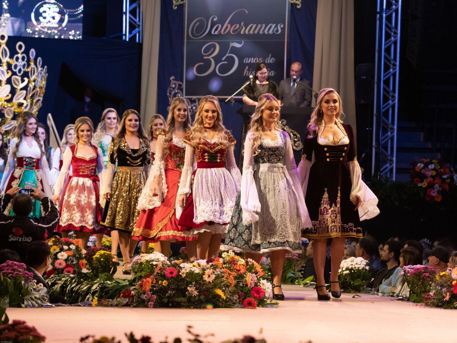 Entre os critérios avaliados pelos jurados estavam a beleza, simpatia, desenvoltura e conhecimentos culturais