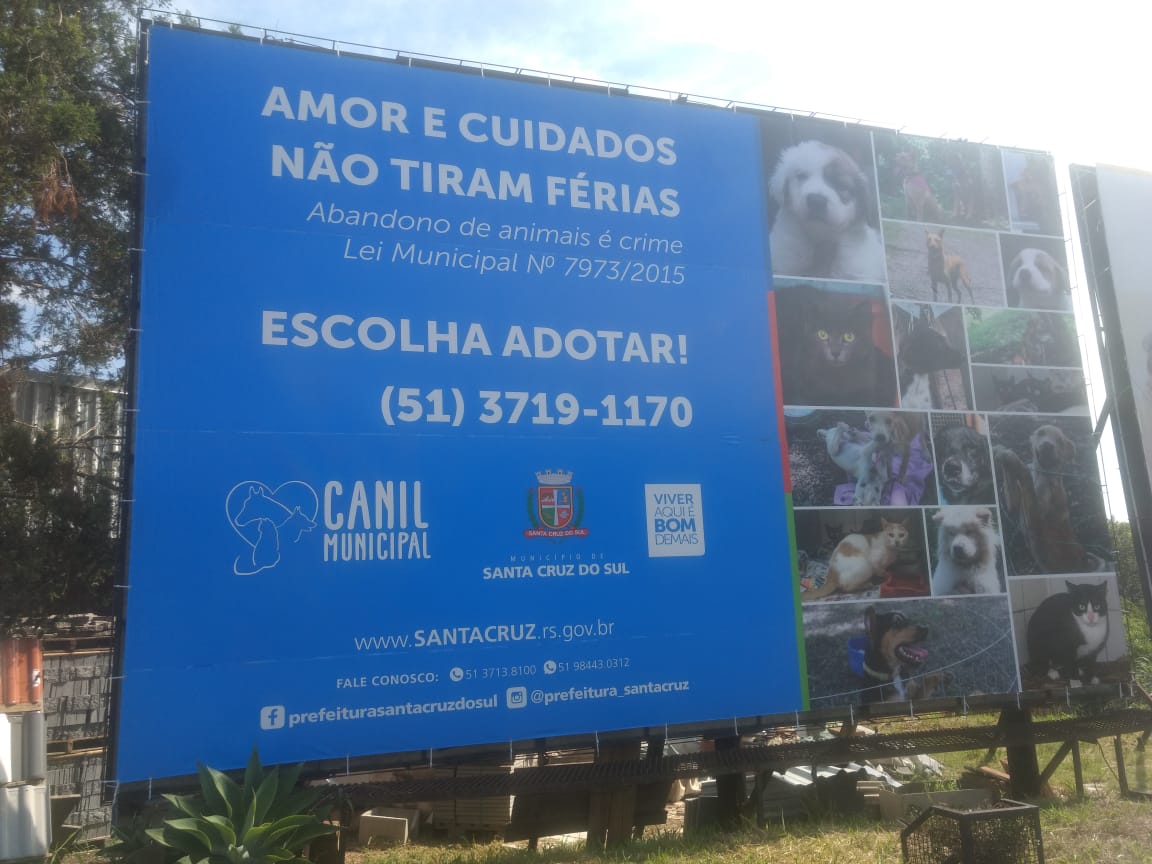 Prefeitura instalou outdoor próximo ao viaduto Fritz e Frida