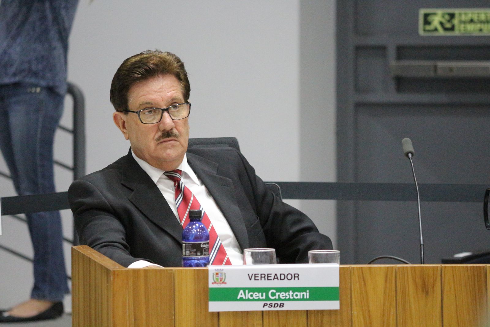 Vereador teria mantido 'assessor fantasma' exigindo parte do salário de comissionados