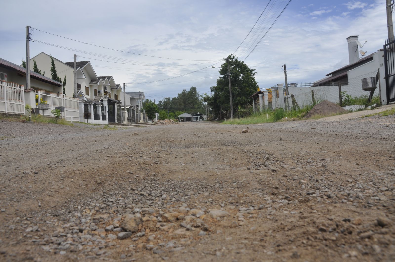 Grande quantidade de poeira em dias secos motivou moradores a tomarem uma iniciativa