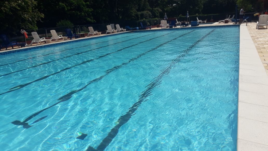 Piscina da AABB é uma das opções atrativas da entidade