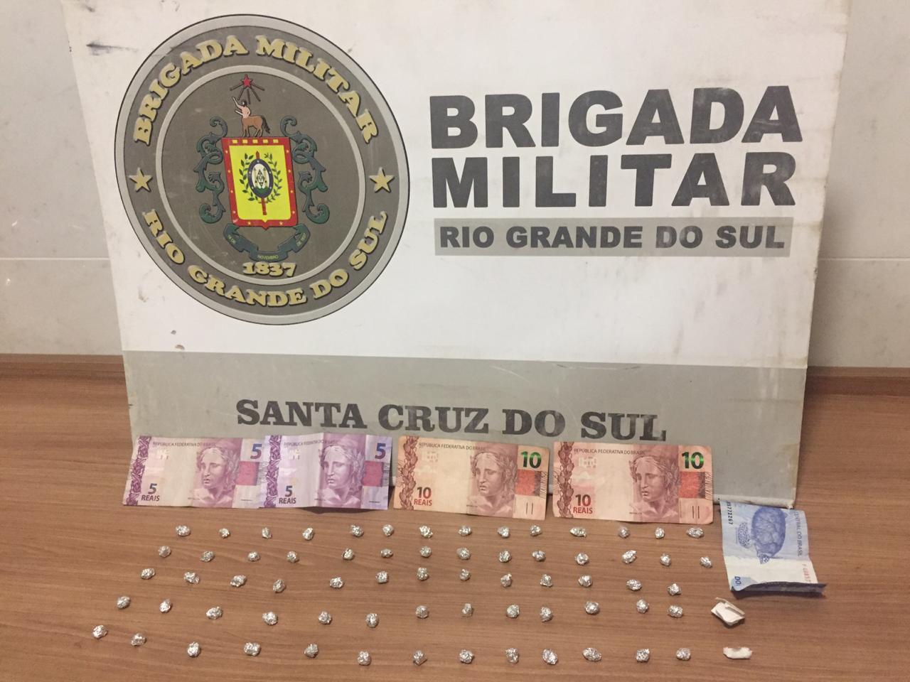 Entorpecentes e dinheiro foram apreendidos no bairro Santa Vitória