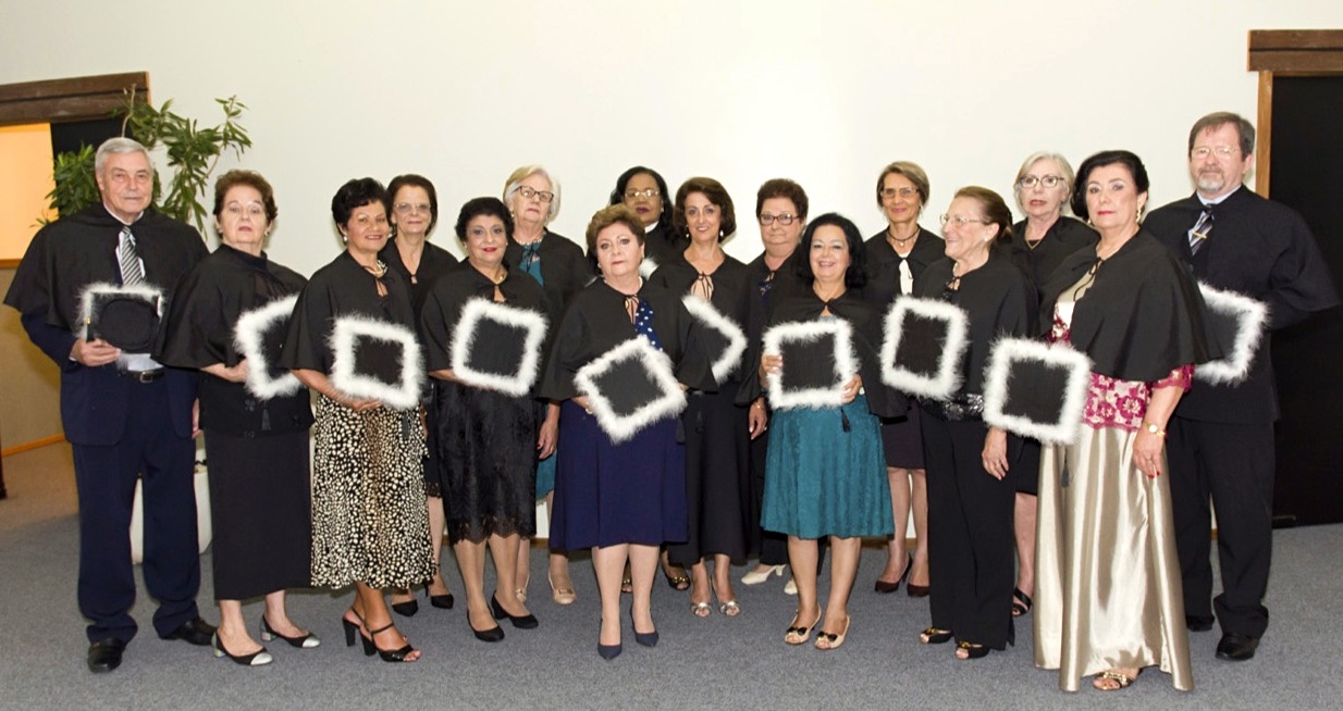 O projeto proporciona um curso de extensão para a terceira idade