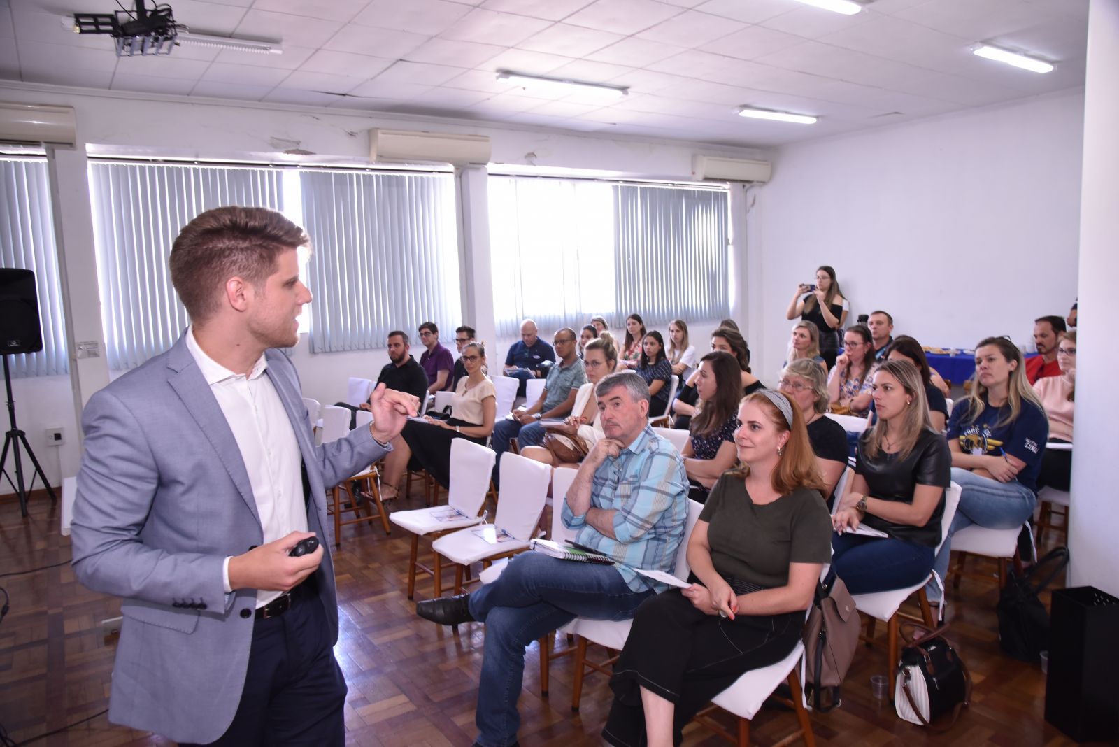 Advogado Cristhian Homero Groff palestrou sobre a Lei Geral de Proteção de Dados em reunião na ACI