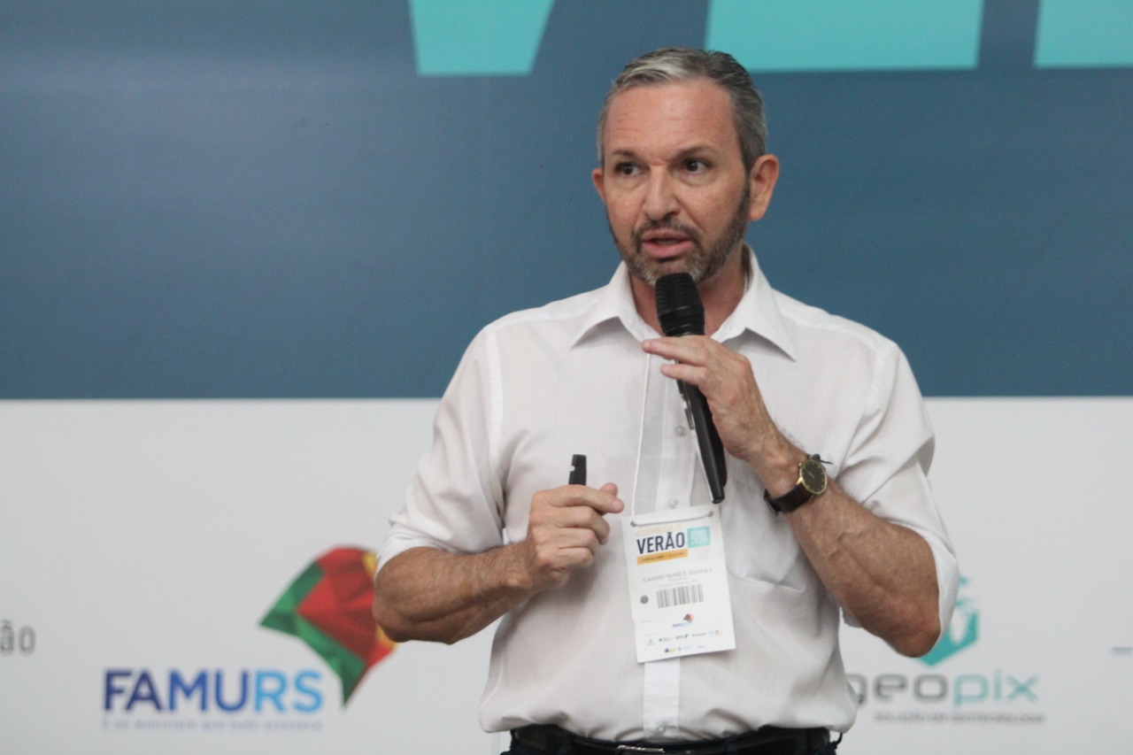 Presidente do Cisvale, Cassio Soares, foi um dos palestrantes na assembleia de verão da Famurs realizada em Capão da Canoa
