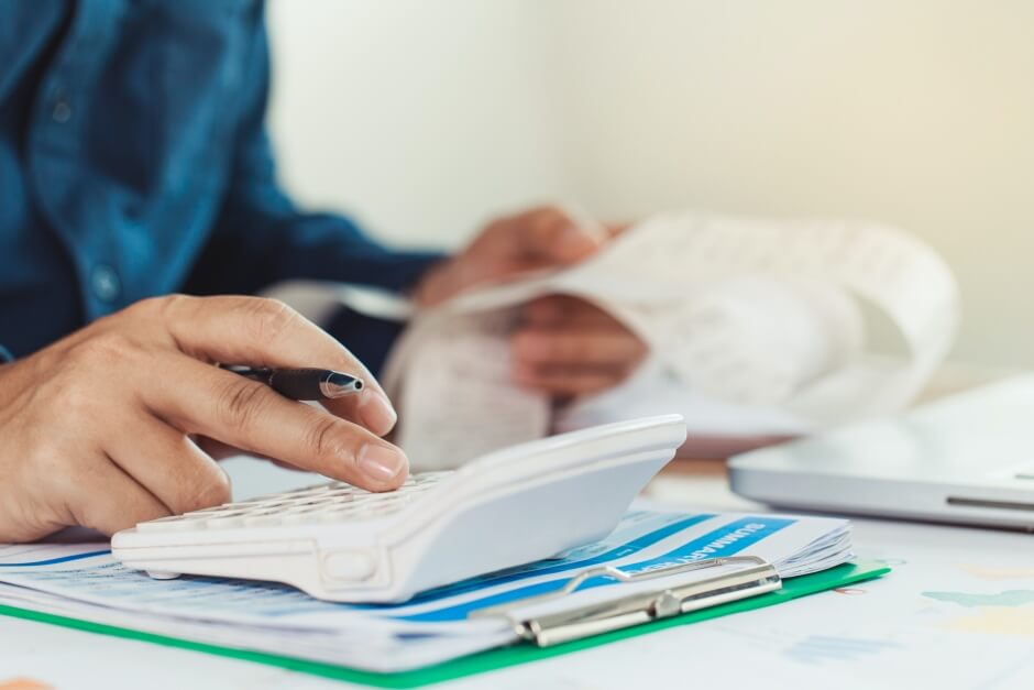 Para se ter uma noção em valores, no município, R$ 9,5 bilhões é o total, em reais, do que os contribuintes possuem para declarar em bens e direitos (como investimentos financeiros, por exemplo)