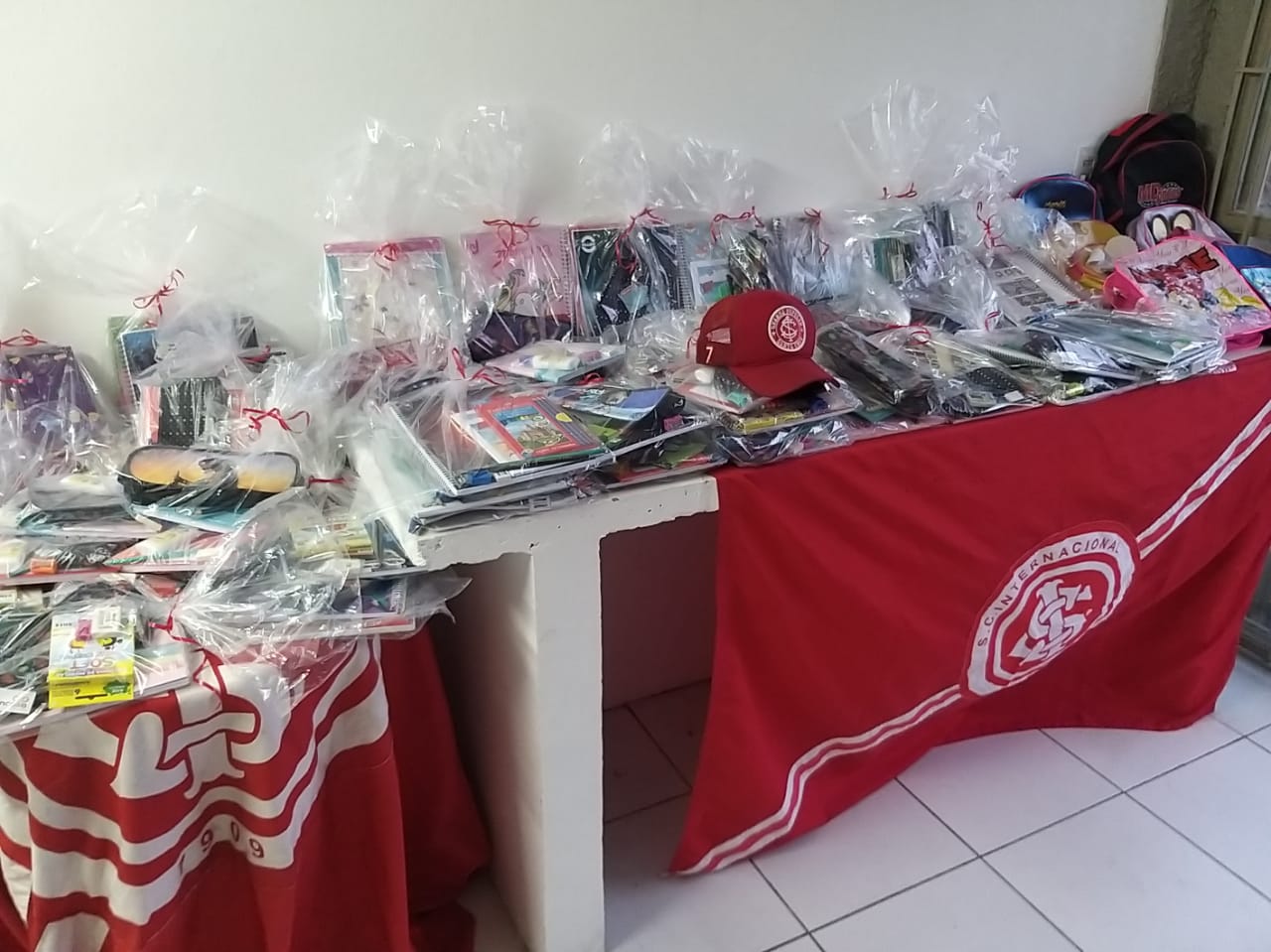 Cerca de 60 kits foram arrecadados durante a campanha