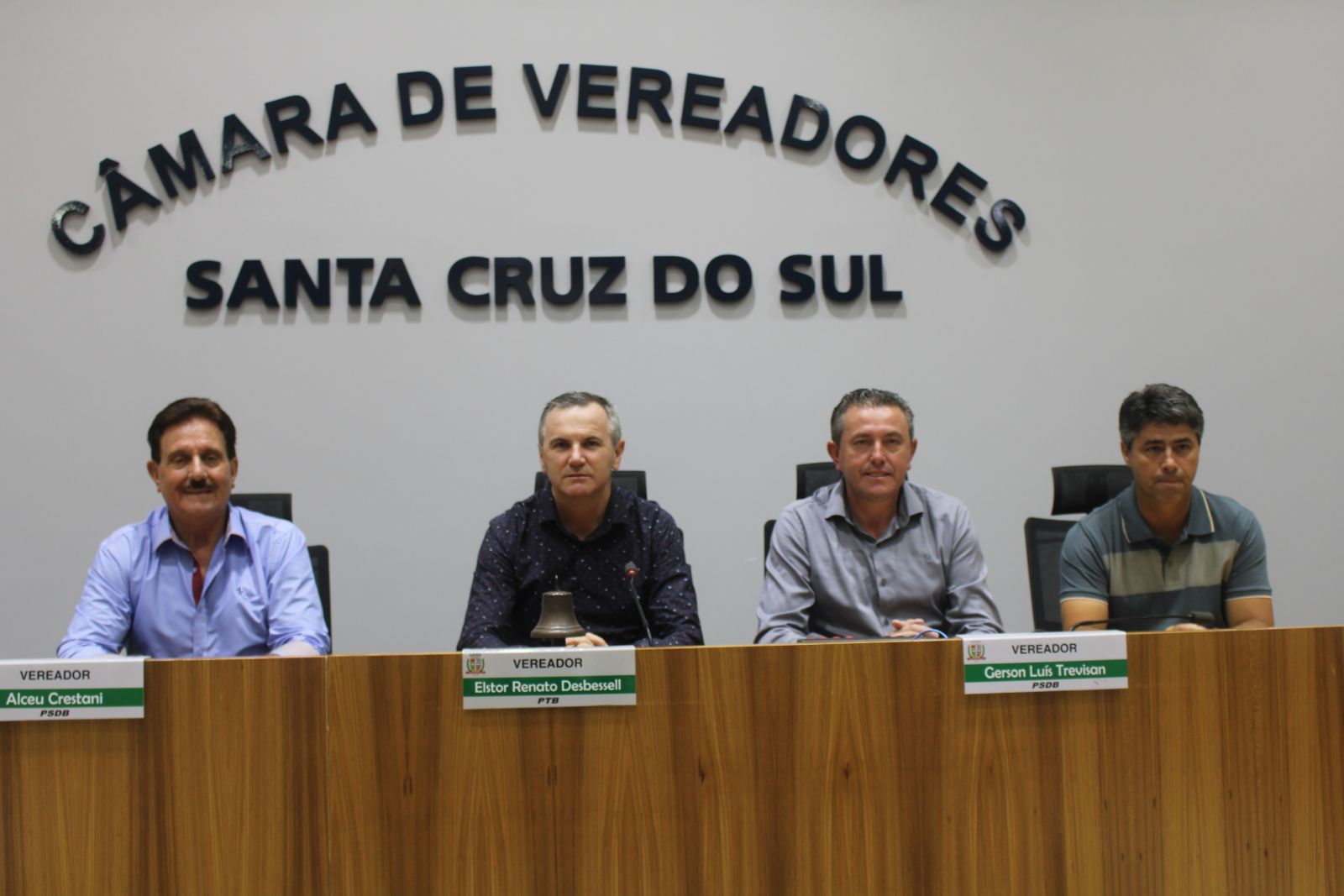 Nota publicada por Desbessell não foi assinada pela mesa diretora por decisão do presidente da Câmara