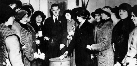 Em 24 de fevereiro de 1932, Código Eleitoral passou a assegurar às mulheres brasileiras o direito ao voto