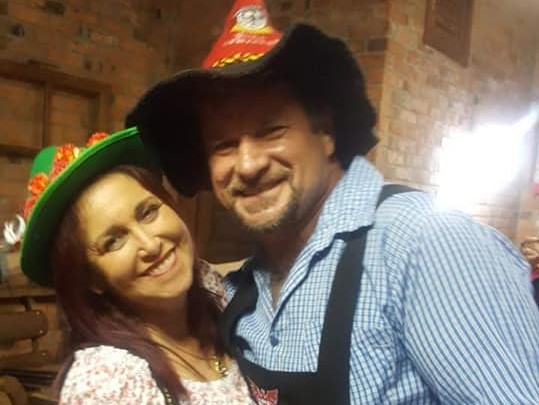 Paulinho Schneider e esposa Silvia: músico era um apaixonado pela cultura germânica