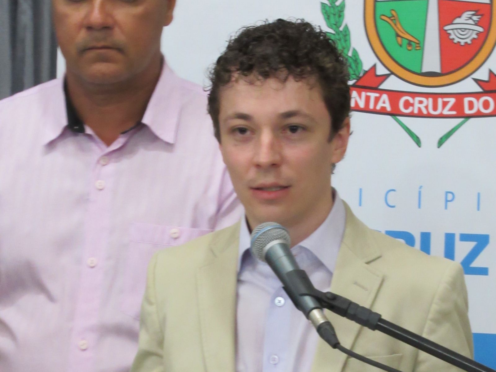 Secretário Régis: 'Oferecer o que há de melhor em serviço de saúde'