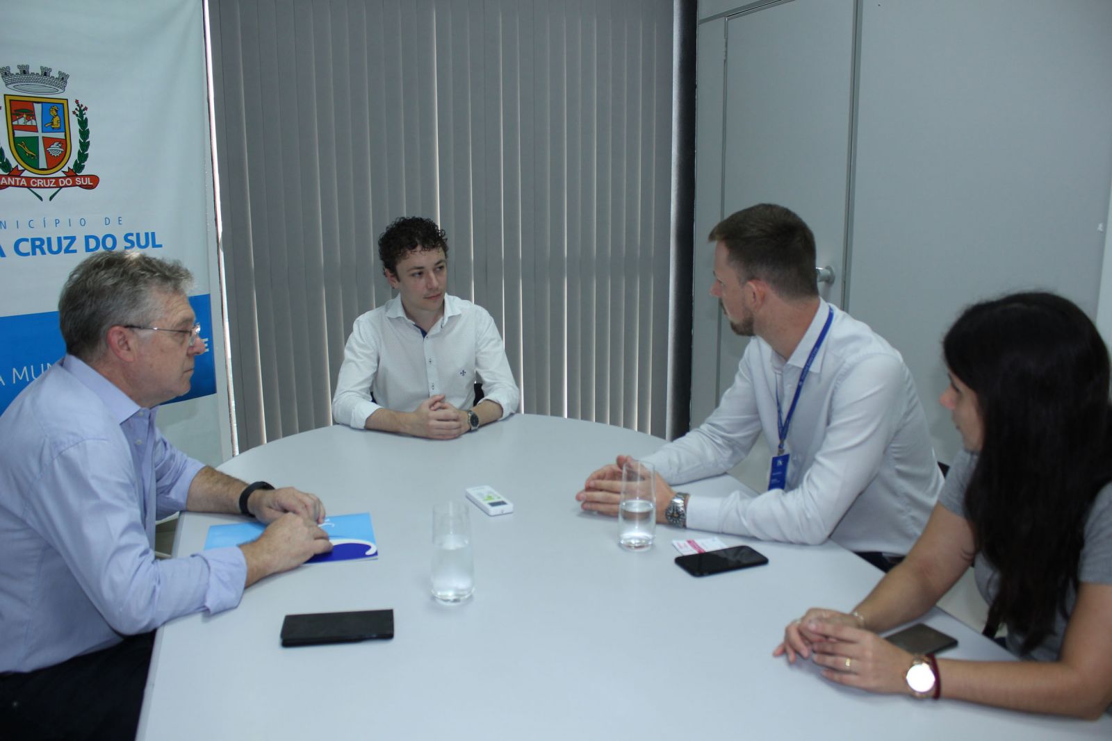 Régis de Oliveira Júnior reuniu-se com representantes do hospital