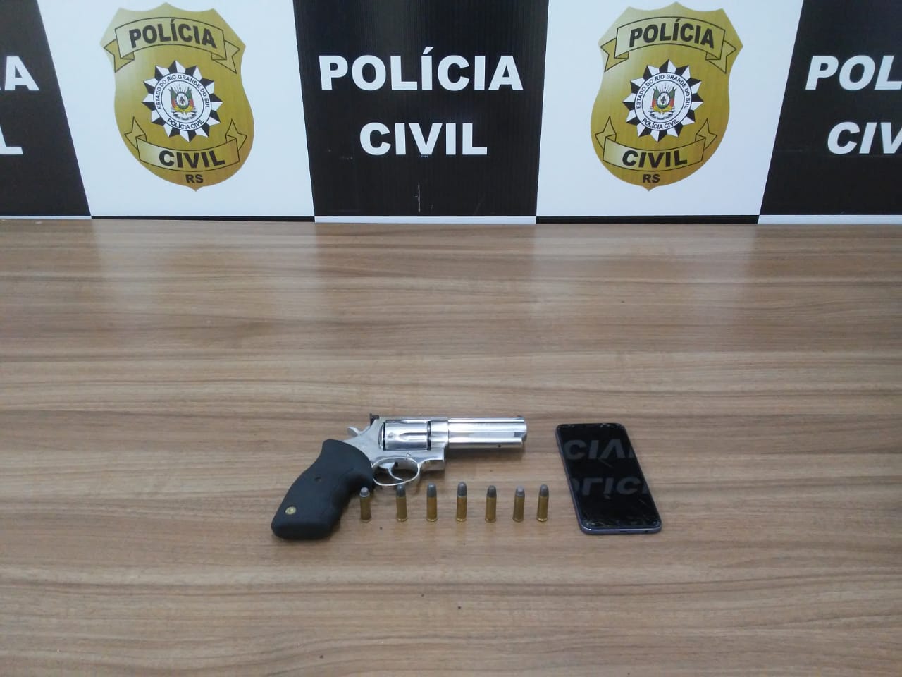 Revólver calibre .38 municiado havia sido furtado em Santa Maria