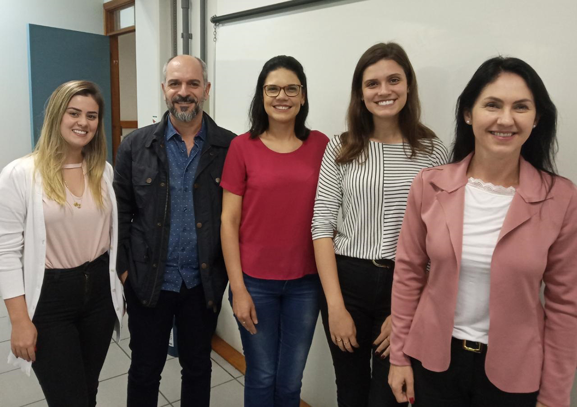 Amanda da Cruz Saraiva, Eduardo Steindorf Saraiva, Rafaela Matos Peixoto Schaefer, Letícia Reichert de Oliveira e Fabiana Marion Spengler