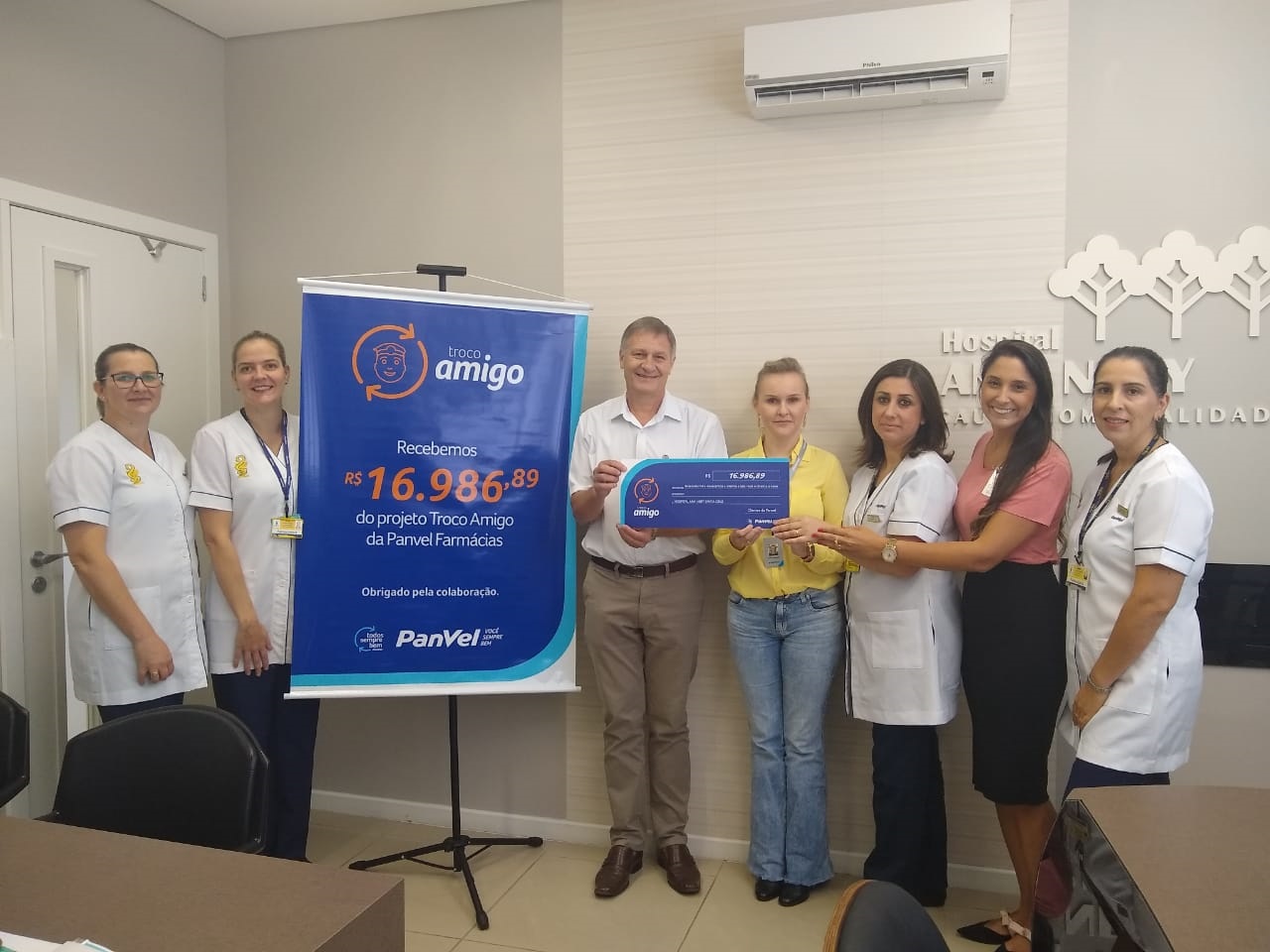 Representantes da Panvel estiveram no Ana Nery para fazer o repasse do valor arrecadado na Campanha Troco Amigo em 2019