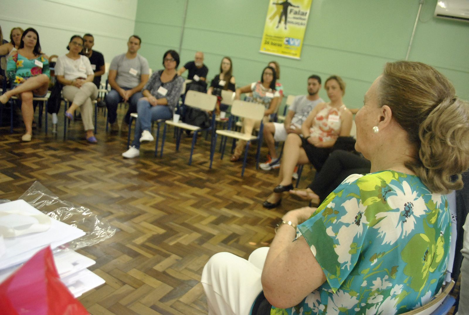 Para atuar junto ao voluntariado de prevenção ao suicídio é necessário passar pelo treinamento que é de 40 horas e ser maior de 18 anos de idade