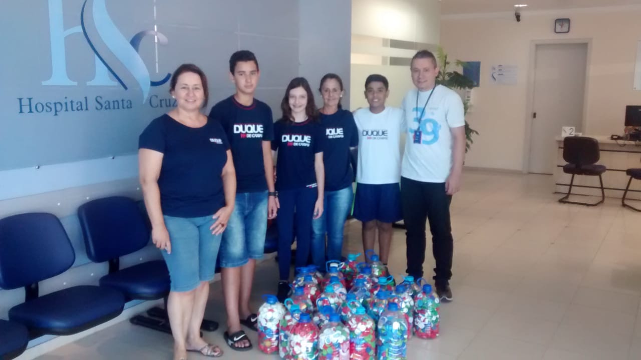 A entrega dos materiais foi realizada pelos estudantes e as professoras Carla Marisa e Marga Betina 