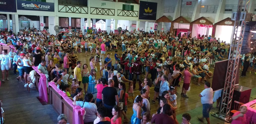 Domingo foi marcado por carinho e solidariedade no Pavilhão Central da Oktoberfest