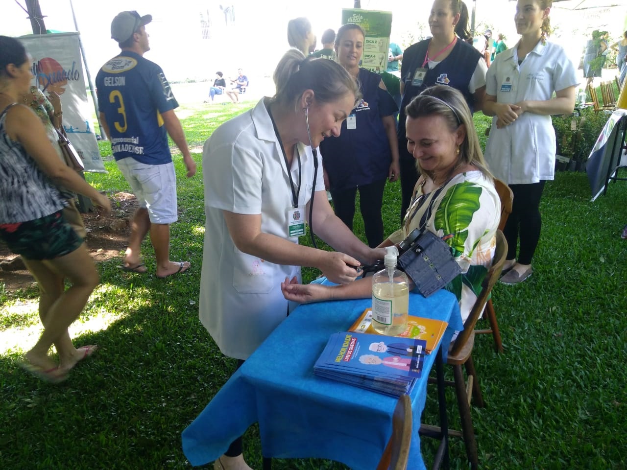 Serviços de atendimento da prefeitura estiveram no local para facilitar o contato com a comunidade