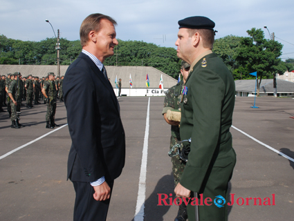Roberto André Etges recebeu um diploma e uma medalha de Colaborador Emérito