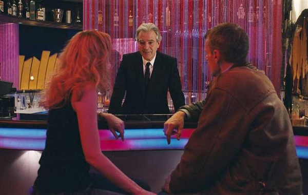 O enredo gira em torno de seis personagens solitários que estão em busca de amor e que tem seus destinos cruzados