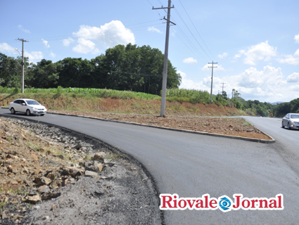 Trevo de acesso à Avenida Melvin Jones está recebendo os últimos cuidados, como pinturas e sinalizações