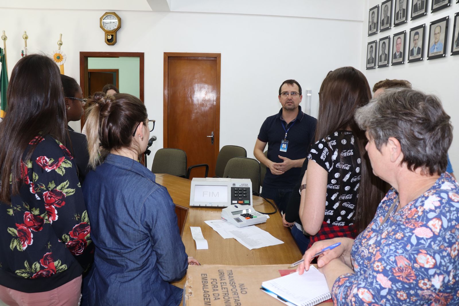 Mesários que atuarão no próximo domingo passaram por treinamento