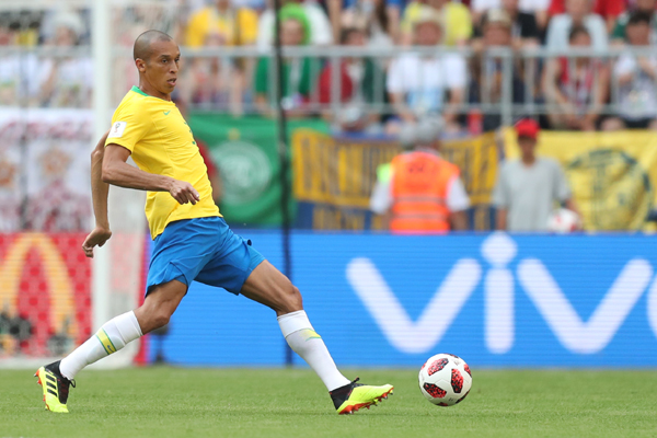 Zagueiro Miranda será capitão contra a Bélgica